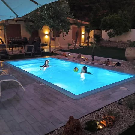 Oasis House In Filerimos בית כפרי *