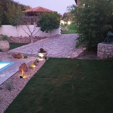 Oasis House In Filerimos * Lalyssos